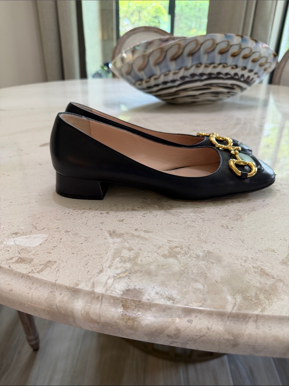 Gucci Black Leather Pumps with Gold Horsebit - Picture 2 of 4